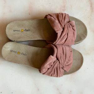 Sever dials sandals